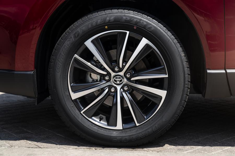 Колеса Toyota Venza Hybrid LE 2020 года  (фото 28 из 40)